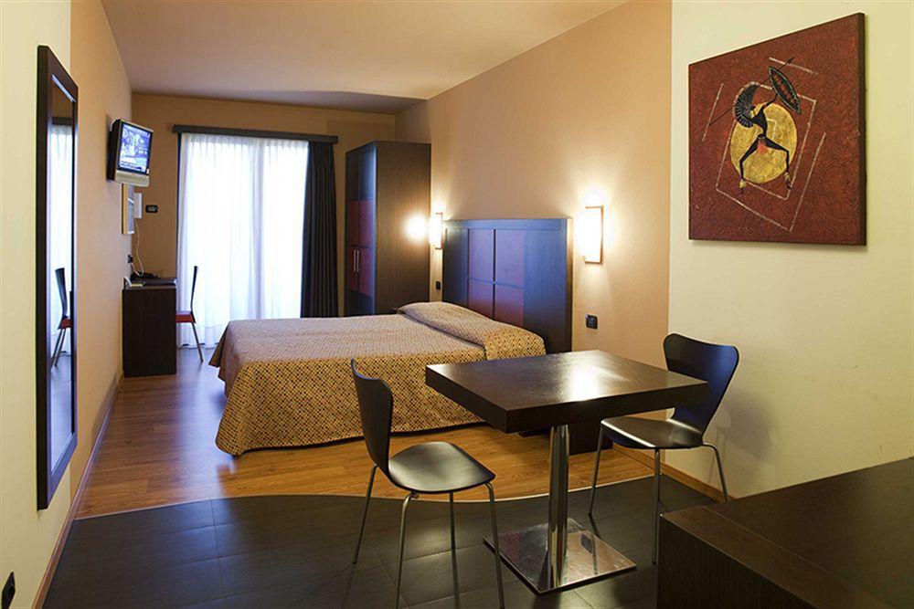 וילורבה Hotel Holiday La Marca חדר תמונה