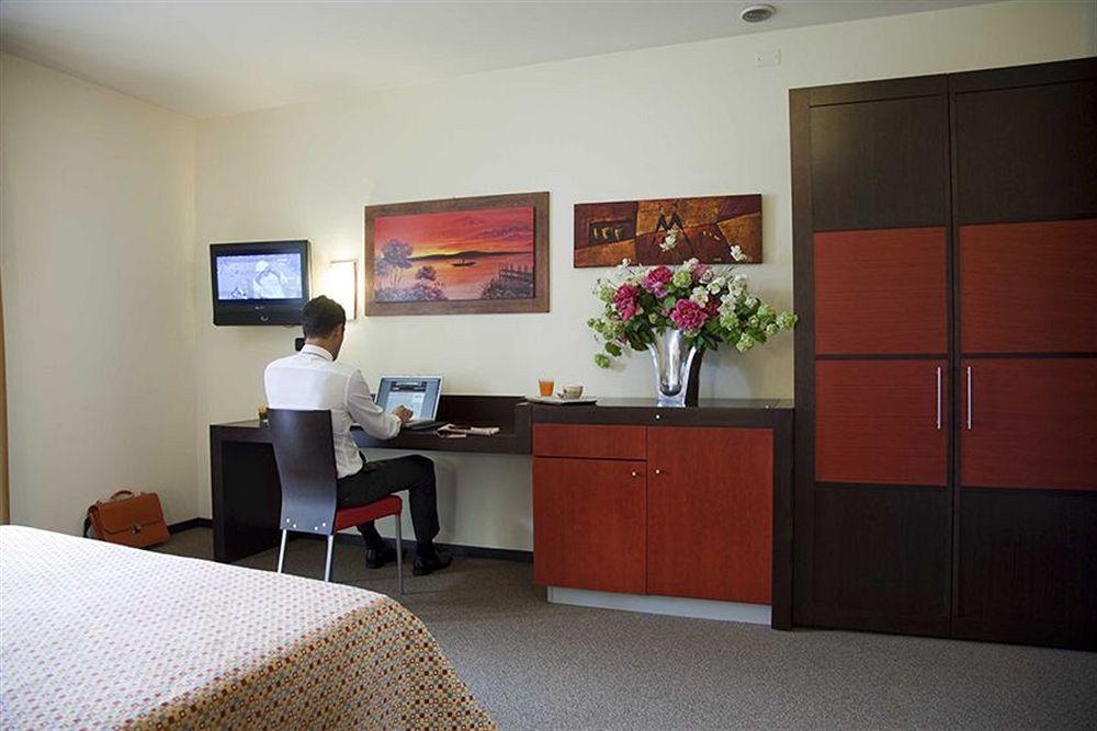 וילורבה Hotel Holiday La Marca מראה חיצוני תמונה